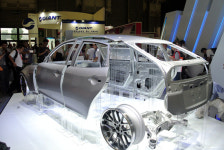 알루미늄, 경량화 타고 자동차 압연품 선도