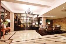 공연·전시·둘레길 등산까지… 청주 명물 명암관광호텔 예술을 입다