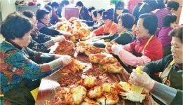 김장김치 한포기 더 담그기, 주부가 나서