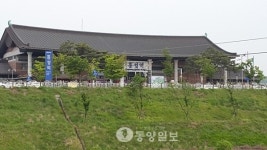 꽃단장한 홍성역 관광객 유혹