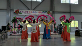㈜아이엔에스 청주 옥산면 호죽2리에 경로잔치 열어