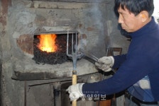 대장장 손창식씨 충남도 무형문화재