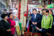 이낙연 총리 청주 전통시장 방문