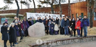 한강 시인 이재호 추모 시비 세워