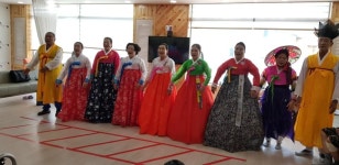 율량사천동주민자치위 민요교실 효도공연