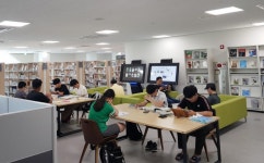 천안 영어특화 청수도서관, 이용자들로 북적