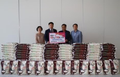 신안건설, 300만원 상당 백미 기탁