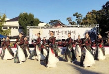충북예고, 충주에서 옛 조선통신사 '쌍검무' 선보여