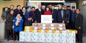 성내충인동경로당, 사랑나누기 위문품 전 달받아