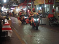 좁은 골목도 쌩쌩 달린다…오토바이 화재진압대