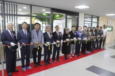 내포 덕산중,  내포 신교사 숲속도서관 개관식 가져