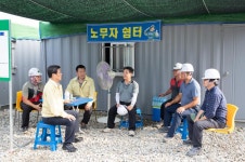홍성열 군수, 무더위쉼터·폭염 취약사업장 현장점검