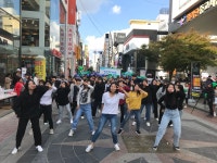 여성과 일의 연결 플래시몹 눈길