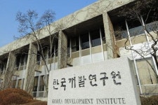 한국개발연구원 산하교육기관에 일감몰아주기 논란