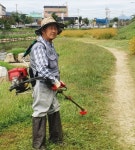 충주천에 사랑의 풀향기 흩날리는 화제의 인물