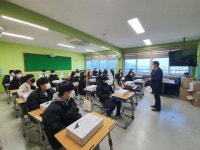 아산 둔포중 졸업생 70명 전원에게 노트북 선물..