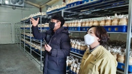 청주흥덕구청장, 지역 농가 격려 방문