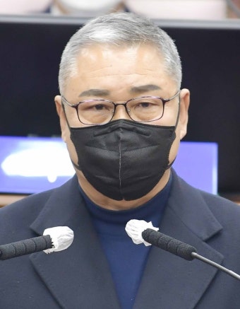 공주시 공무원 '정치중립 부주의 처신' 논란