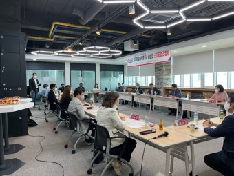 김영환 충북지사 당선인, 오송에서 스타트업과 대화