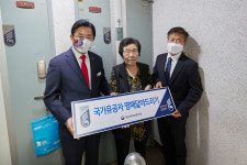 박경귀 아산시장, 화랑무공훈장 수훈자 유족 가정에 국가유공자 명패 달아