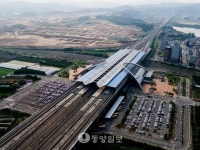 KTX 또 멈춰서…오송역서 승객 751명 비상열차 환승