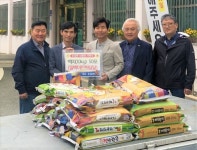 공주시 금강축산 송일환 대표 백미 50포 기탁