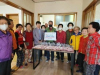 이재철씨, 청주 발산경로당에 어버이날 선물 지원