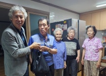 충주 교현안림동 주민자치위, 경로당 36곳에 삼계탕용 닭 전달