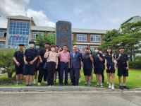 부용장학회, 음성 무극중에 장학금 300만원 전달