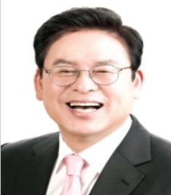 윤갑근 출마선언 예고… 정우택과 공천경쟁 불가피