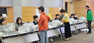 총선/ 사전 투표 첫날, 충남 천안시 투표소 모습