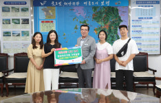 【포토】꿈바위유치원 보령시에아나바다 시장놀이수익금 전달