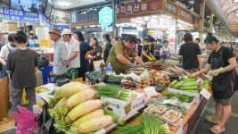 추석을 앞두고 활기 띠는 육거리 종합시장