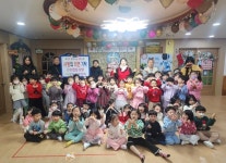 엘리트어린이집, 청원구 오창읍에 100만원 상당 라면 기탁 <사진기사>