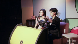 새해 첫 연극무대 남사친여사친 오늘 팡파르