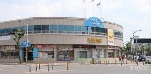 충주 중앙어울림시장, 반세기 만에 철거...도심 속 열린 공간 조성