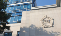 청주 장애아 살해 공모 혐의 산부인과 의사 첫 재판서 혐의 부인