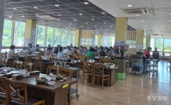 괴산 칠성면 갈읍마을 주민들 중복 잔치 즐겨