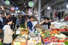 박정현 부여군수, 추석 명절 전통시장 방문