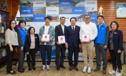 옥천군, 고려산업개발·지선생쌈촌·㈜폴리택 에 인증패 전달