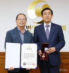 충주시, 6.25 참전유공자 유족에 화랑무공훈장 전수
