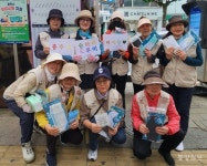 충주 삼화버스공사, 승하차 도우미에 냉감 용품 전달