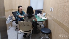 도움 필요해요…복지 안내문 받고 행정복지센터 찾은 주민