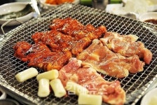 참숯불 향과 맛 가득 밴 노릇노릇 닭다리살