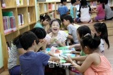 책 읽는 여름휴가 도서관으로 오세요