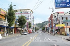 한산해진 거리와 상점들 아! 옛날이여