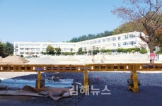 옛 봉황초등 김해교육청 통합청사로