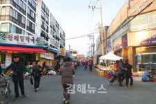 닷새마다 생기 넘치는 김해오일장