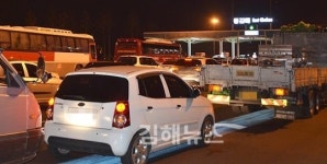 이전 개통 동김해나들목 차량 뒤엉켜 북새통