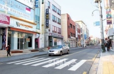 퇴색한 최대 중심가, 외국인 거리로